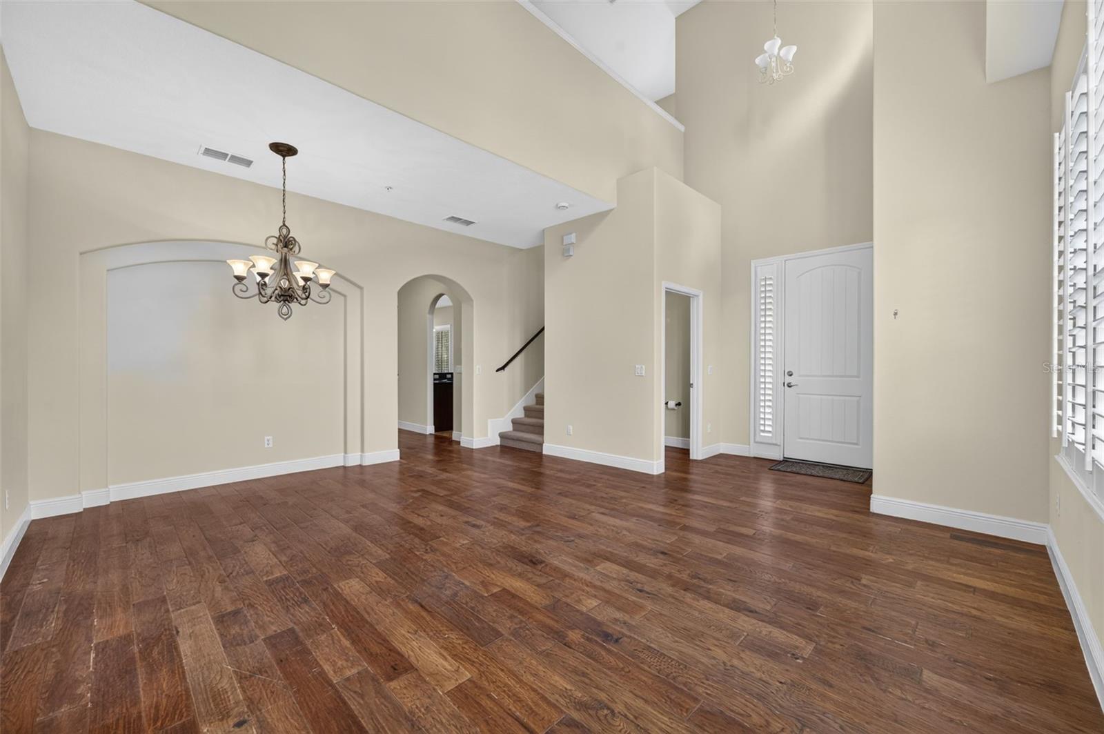 1122 Charming St Property Photo 4