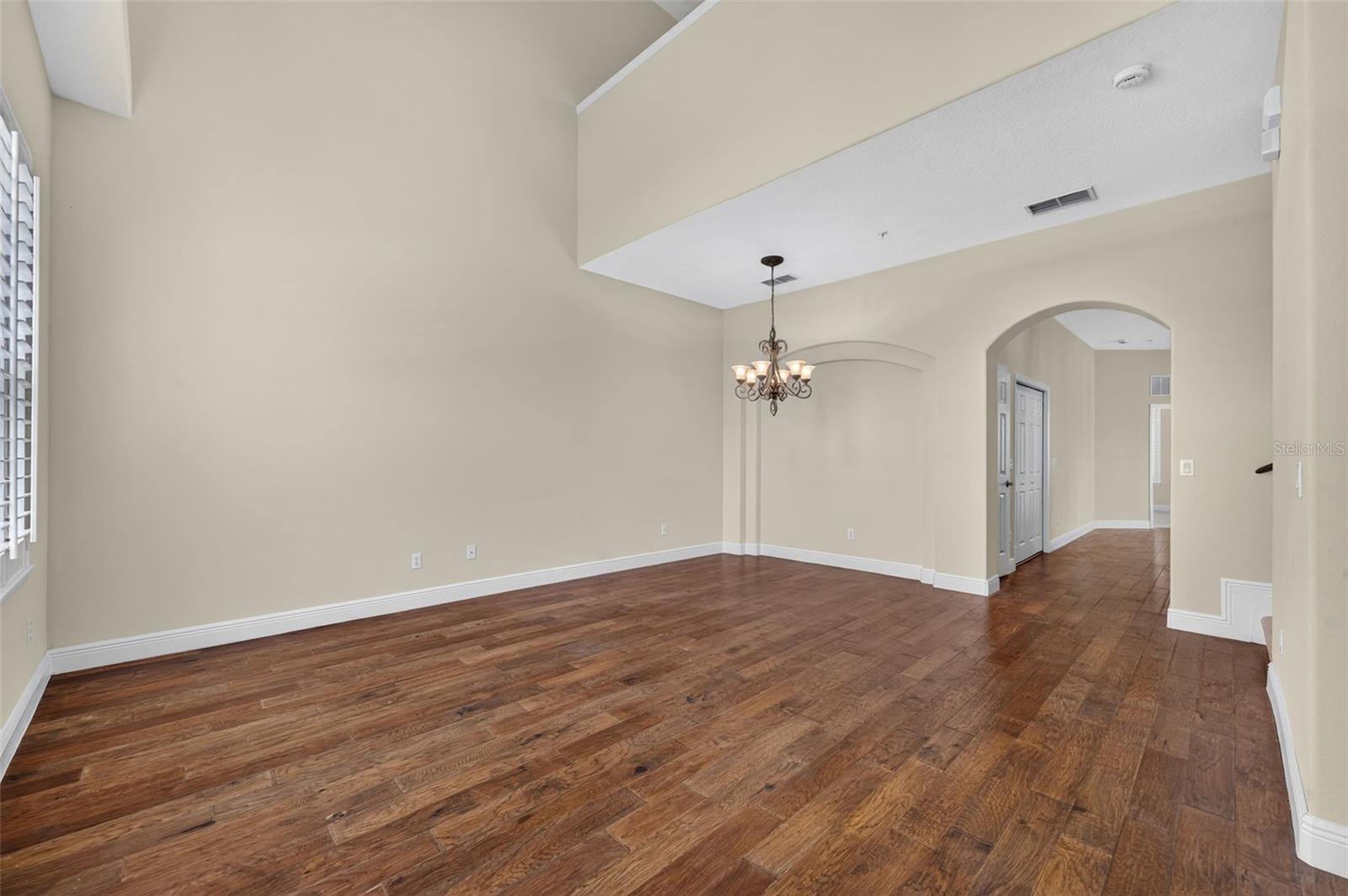 1122 Charming St Property Photo 5