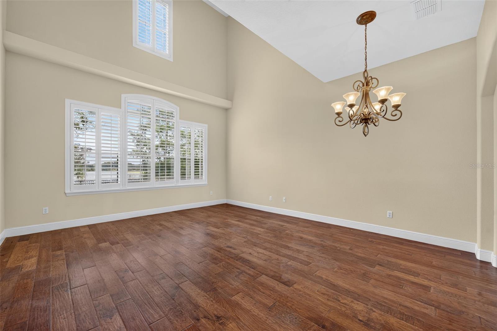 1122 Charming St Property Photo 6