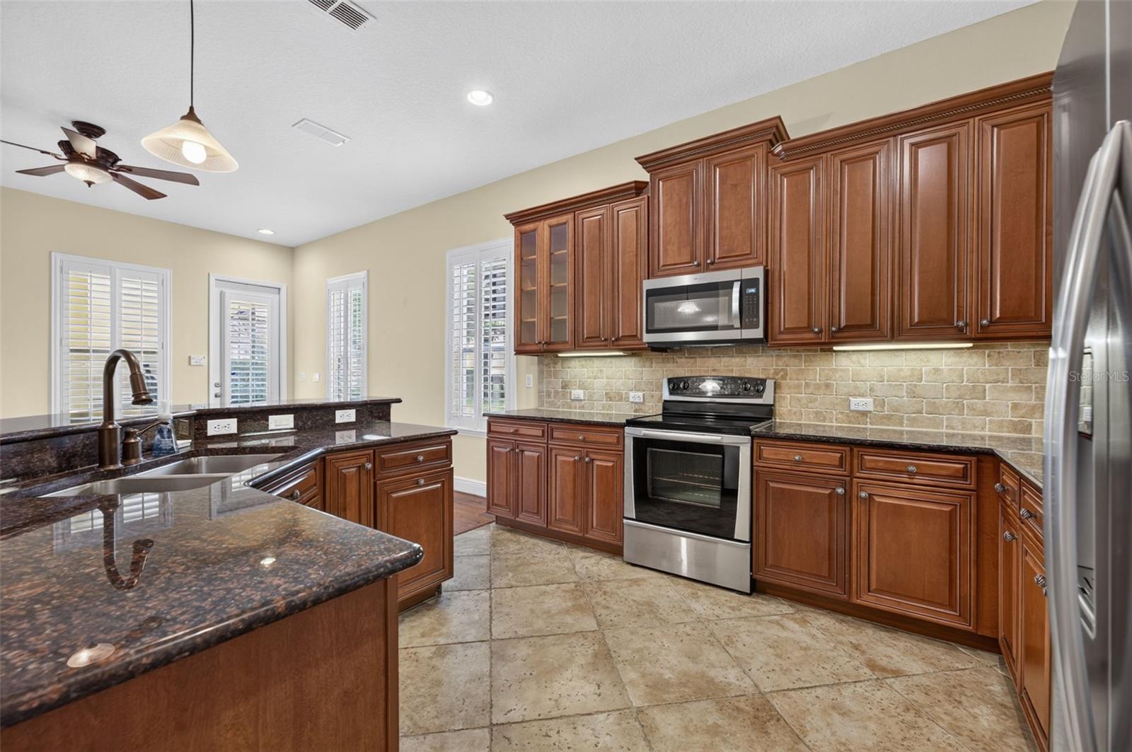1122 Charming St Property Photo 7