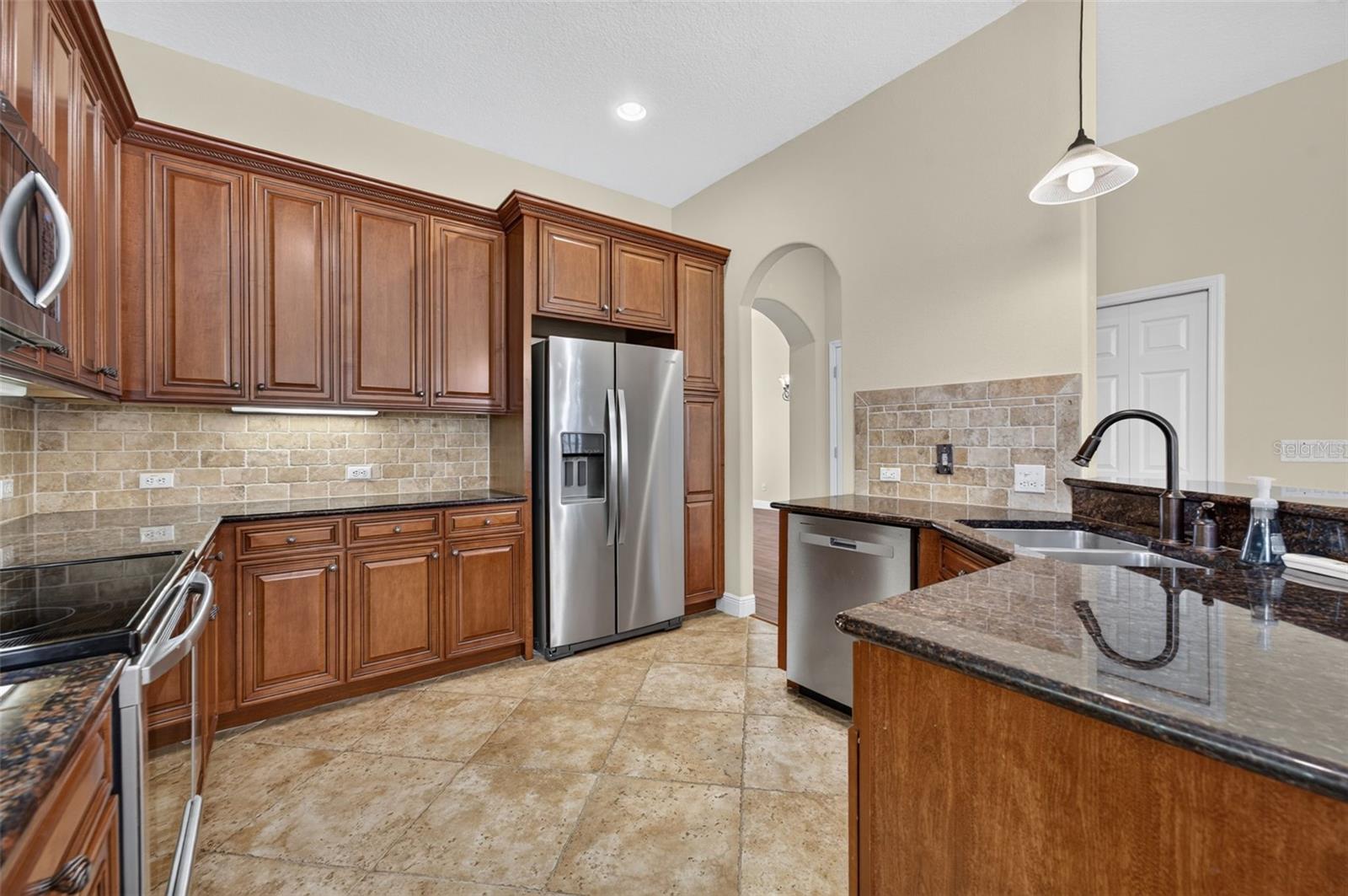 1122 Charming St Property Photo 8