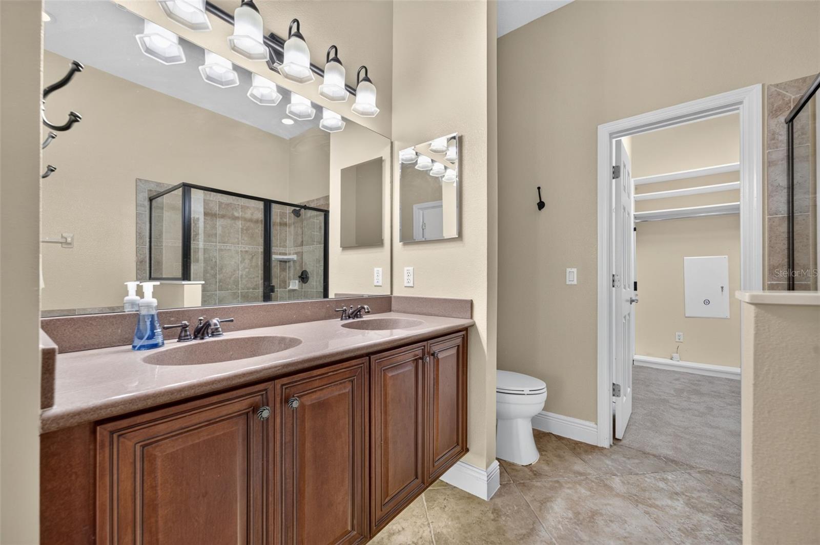 1122 Charming St Property Photo 16