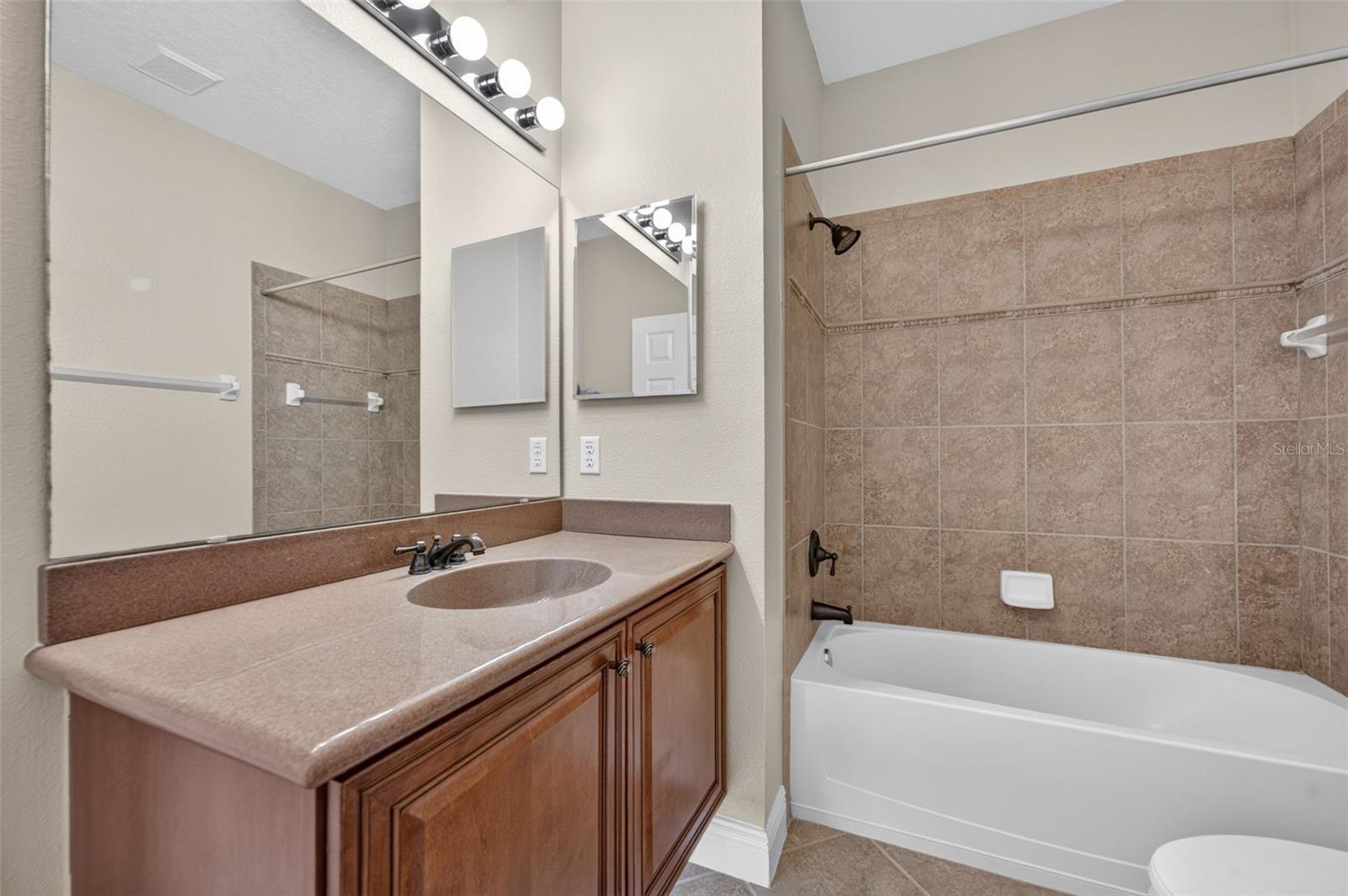 1122 Charming St Property Photo 24