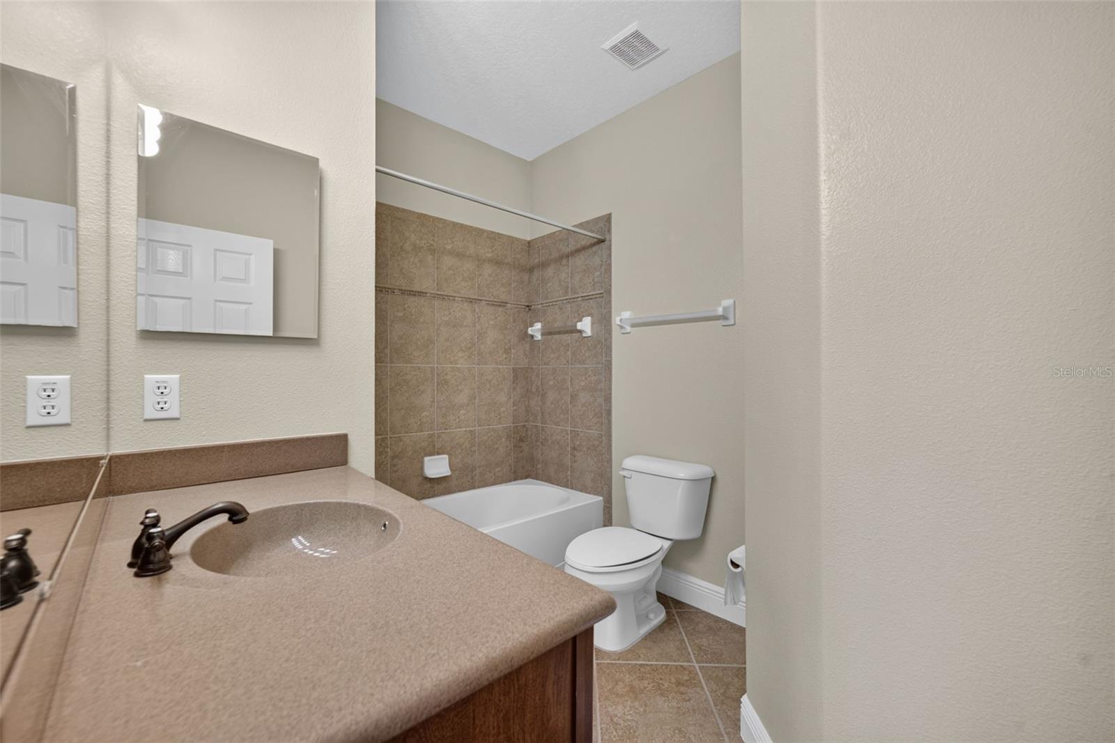 1122 Charming St Property Photo 25