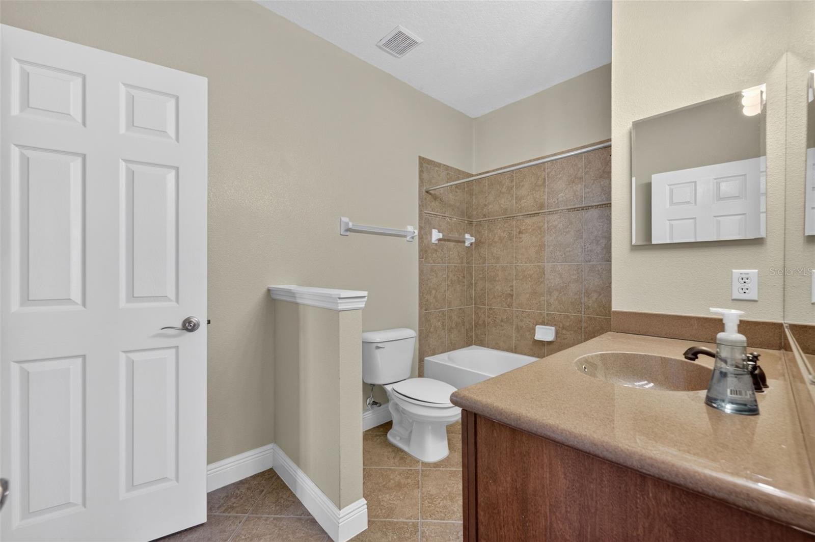 1122 Charming St Property Photo 27