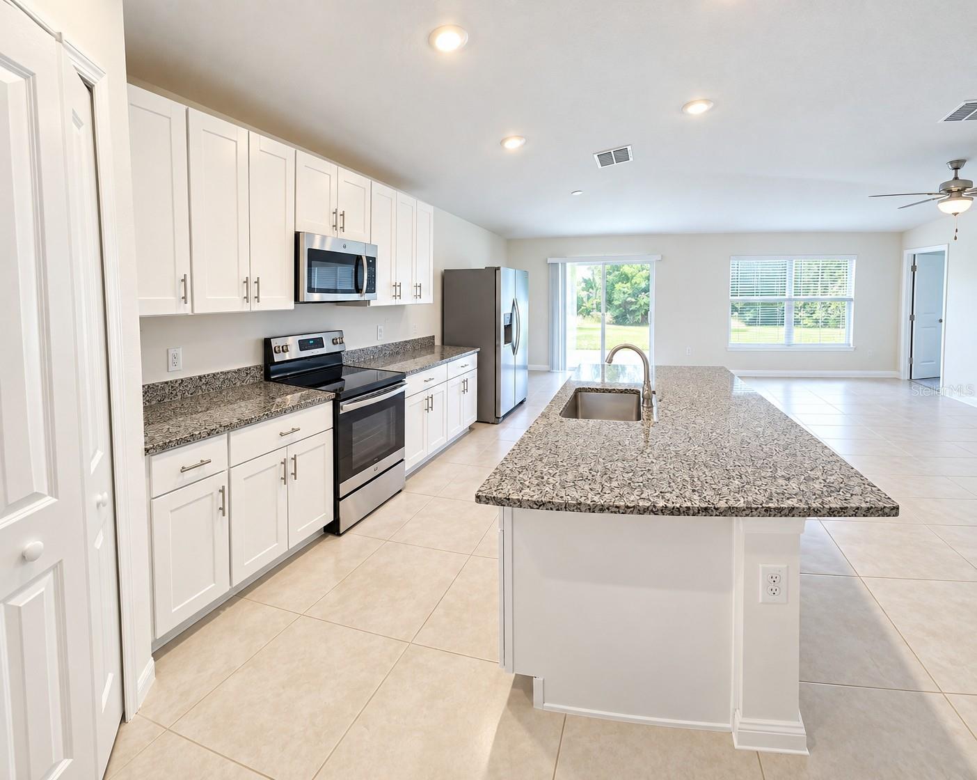 1838 Red Loop Property Photo 9