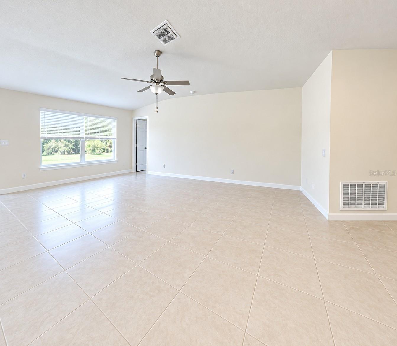 1838 Red Loop Property Photo 13
