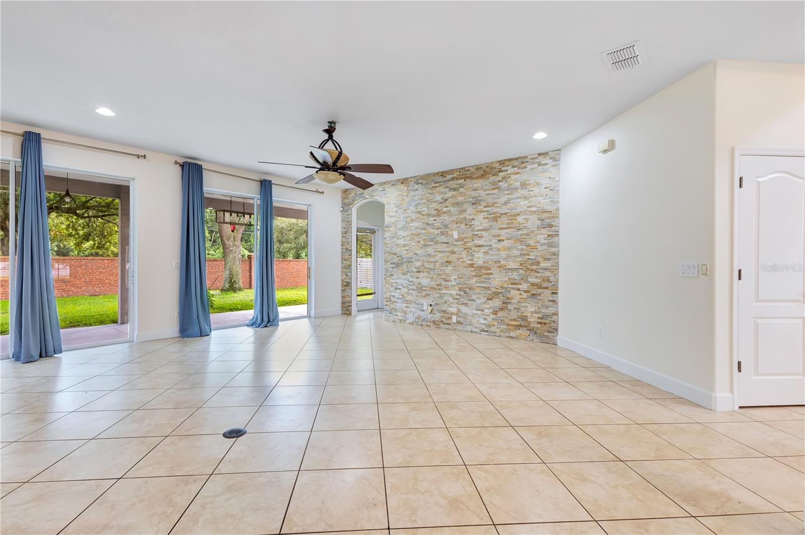 5050 Whitewater Way Property Photo 4