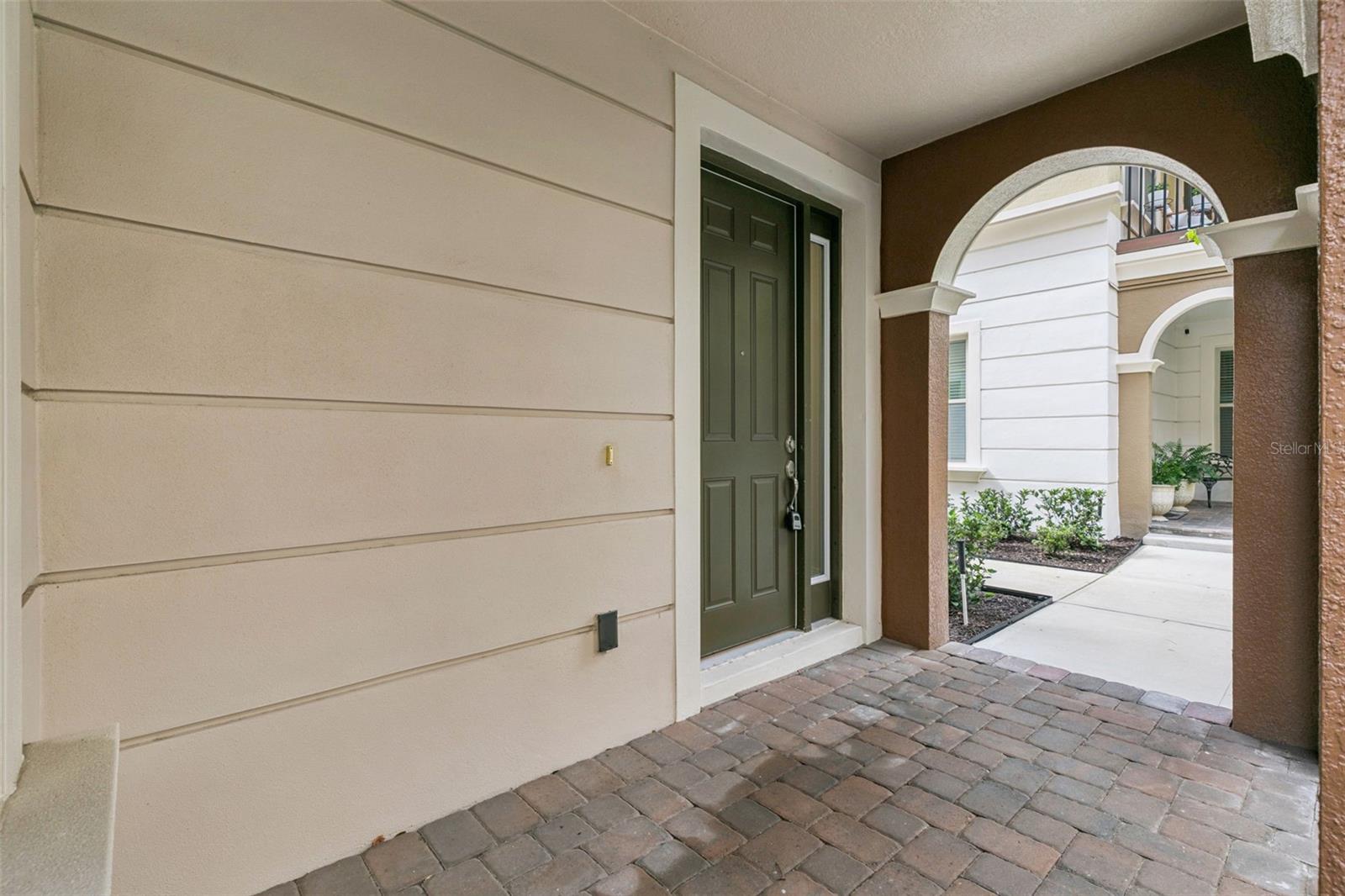 2333 Lobelia Dr Property Photo 3