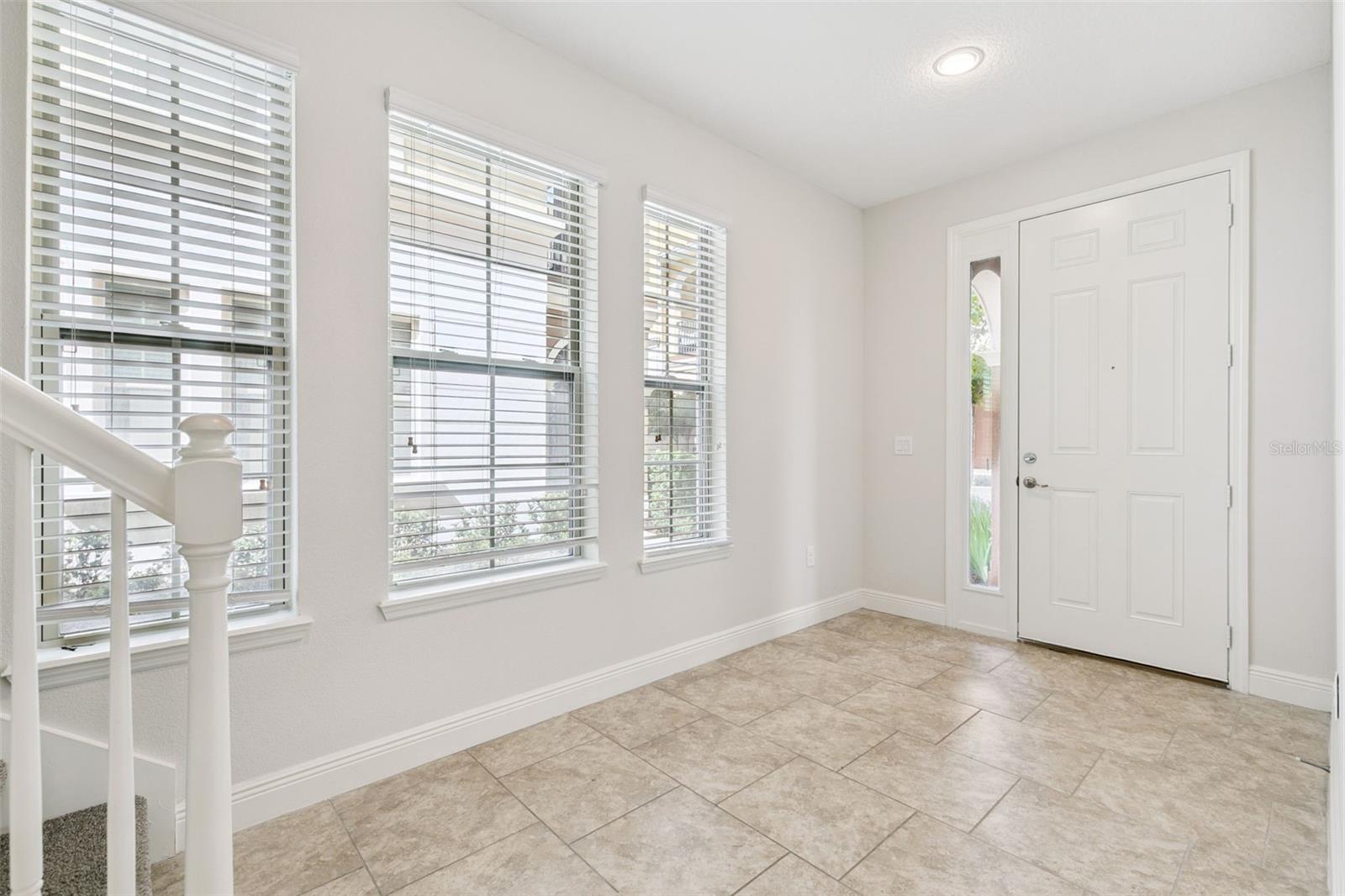 2333 Lobelia Dr Property Photo 4
