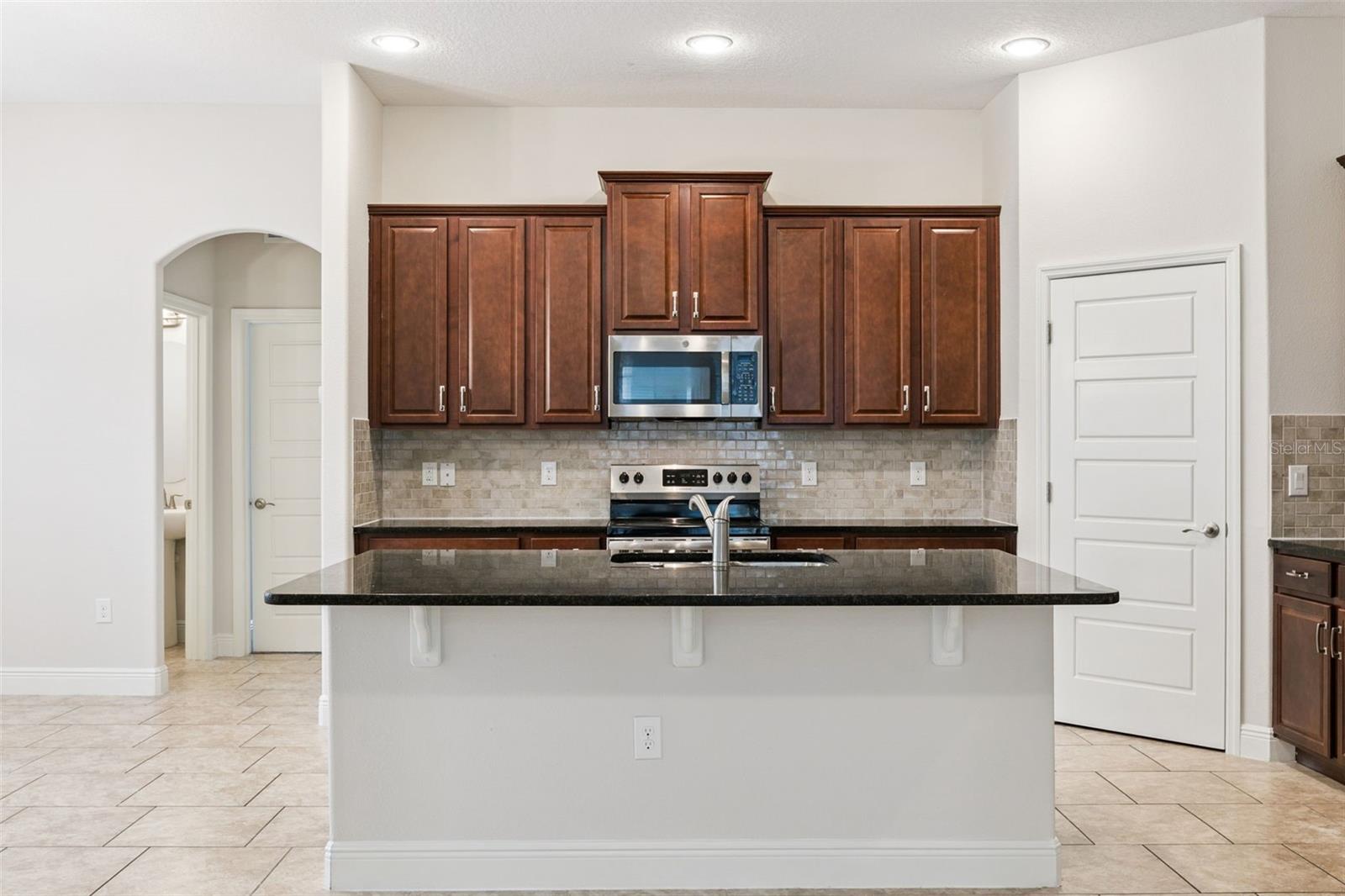 2333 Lobelia Dr Property Photo 7