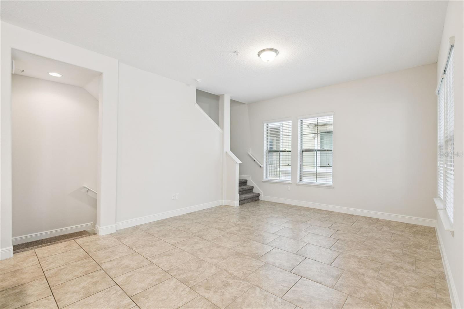 2333 Lobelia Dr Property Photo 8