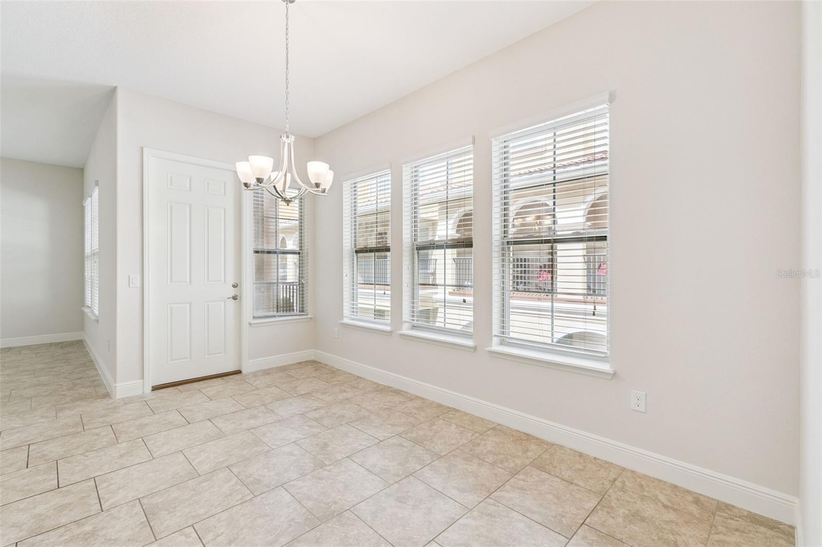 2333 Lobelia Dr Property Photo 10