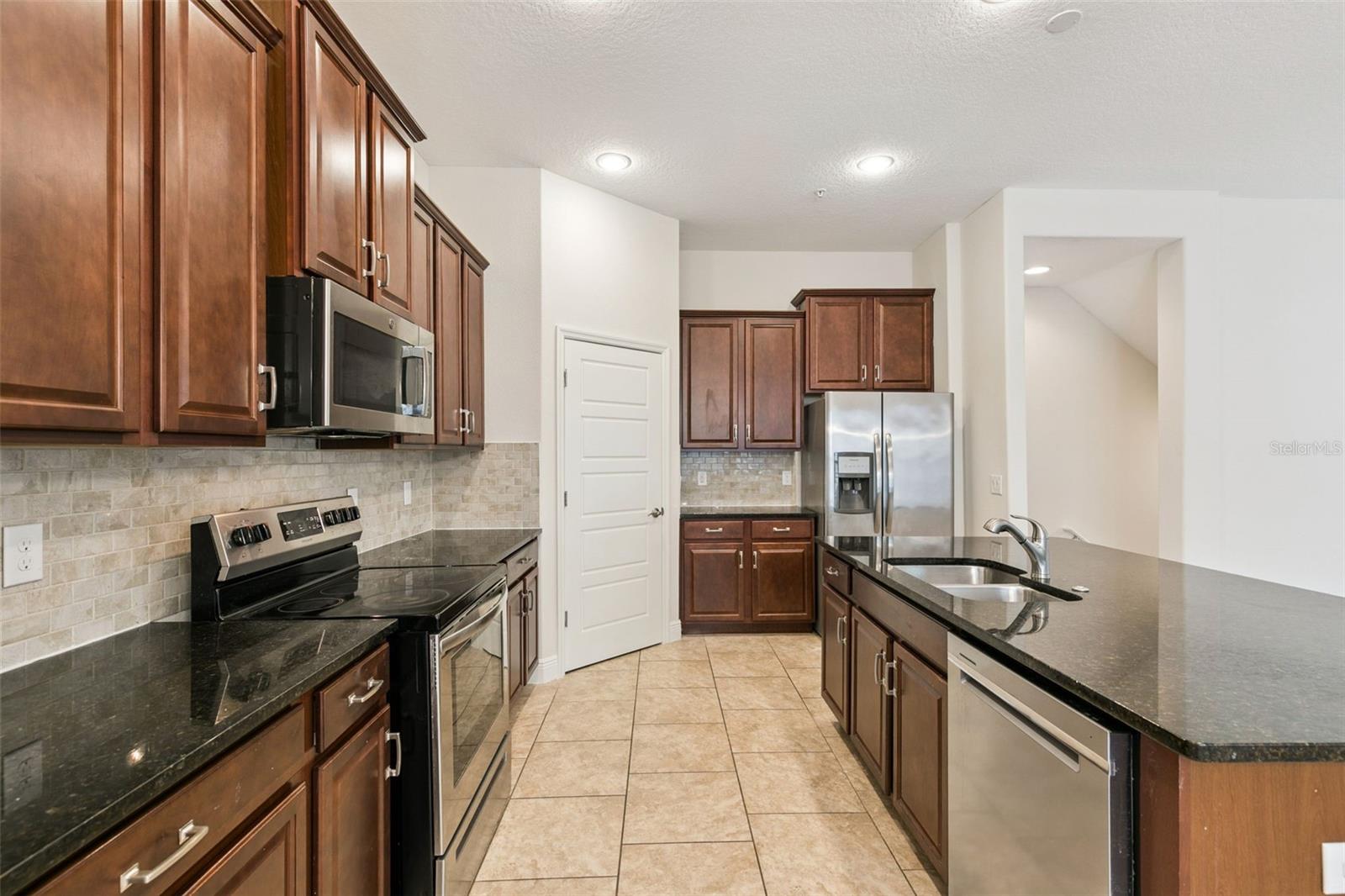 2333 Lobelia Dr Property Photo 13