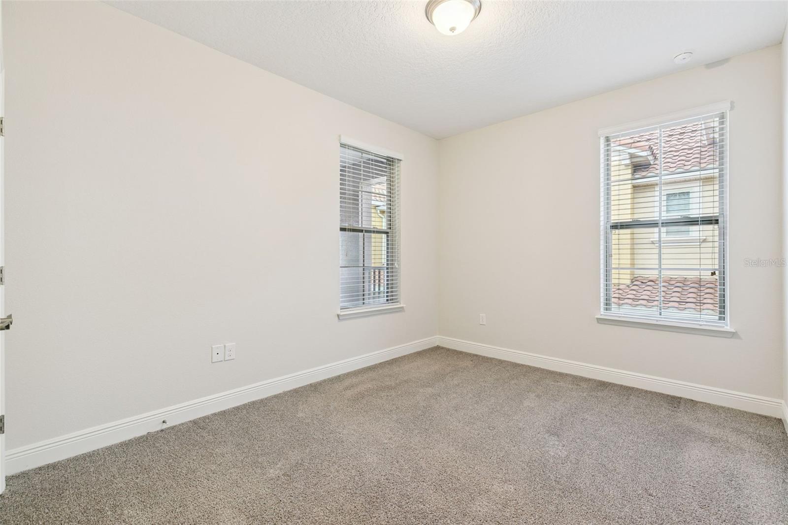 2333 Lobelia Dr Property Photo 20