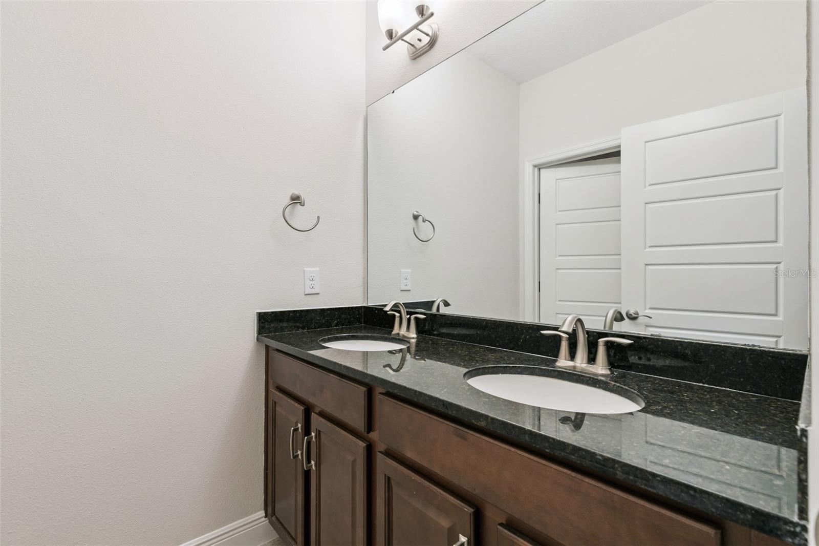 2333 Lobelia Dr Property Photo 24