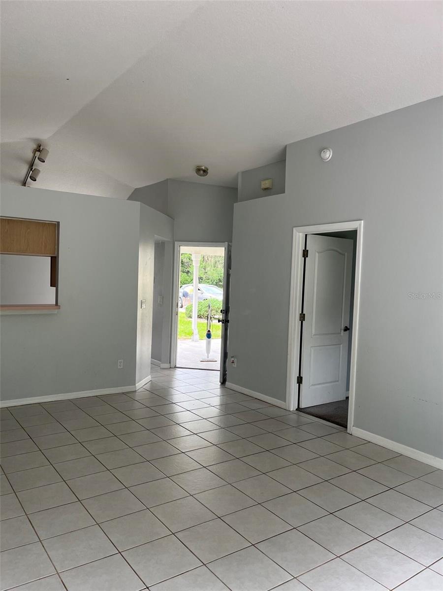 2833 Hardenbergh Ln Property Photo 4