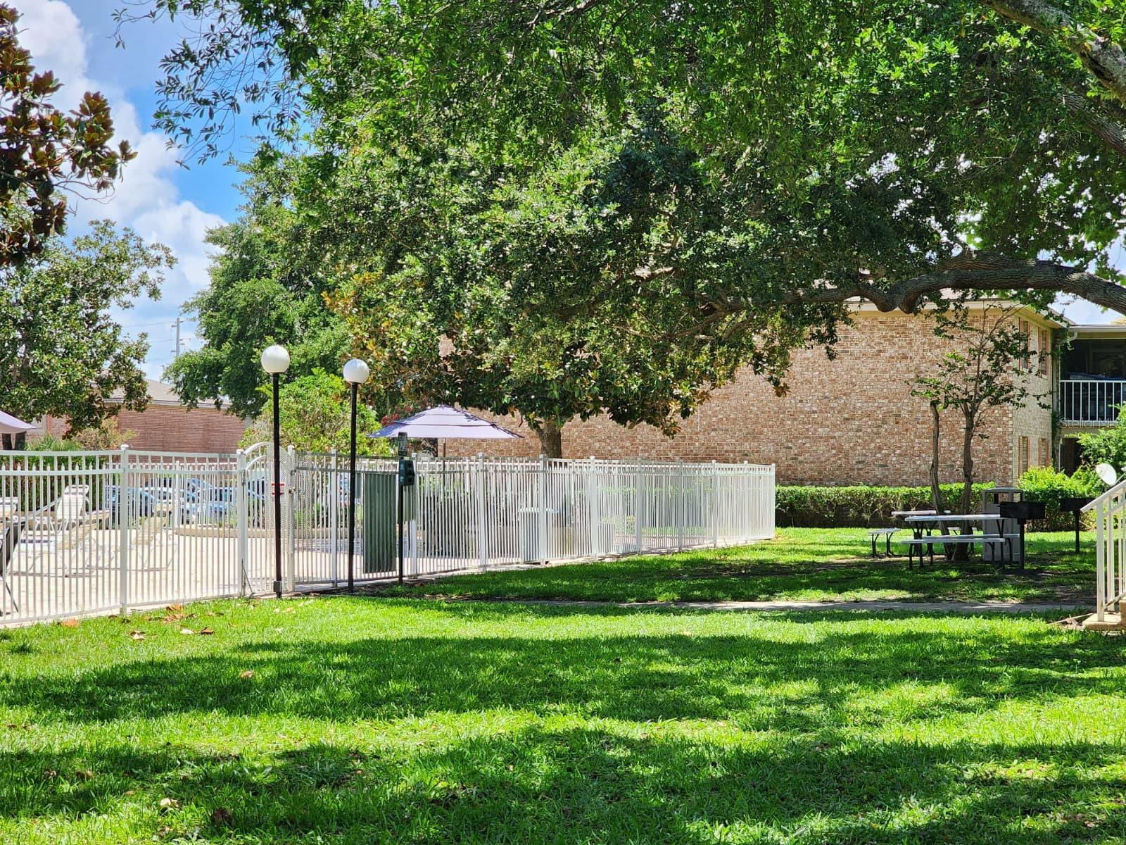 416 Banyon Tree Cir #108 Property Photo 13