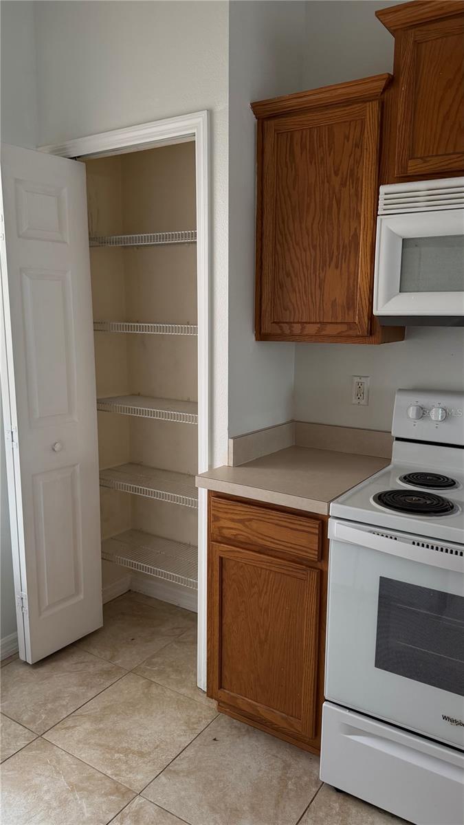 2275 Brancaster Cir Property Photo 7