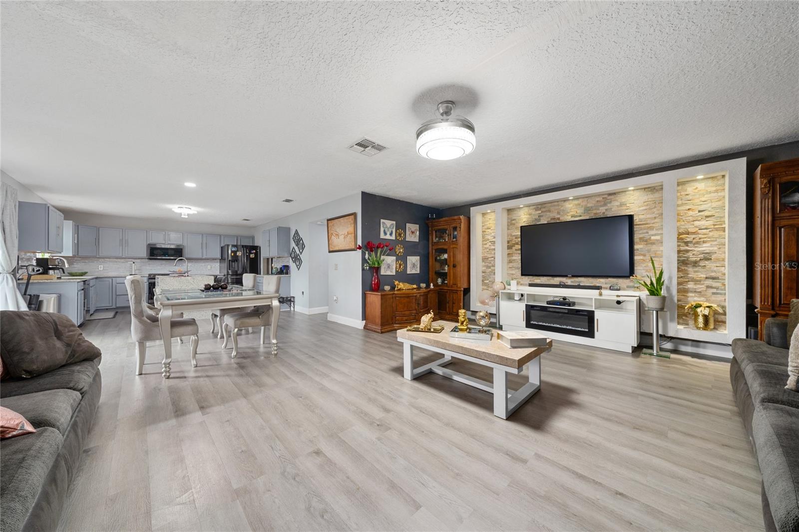 120 Samuel St Property Photo 15
