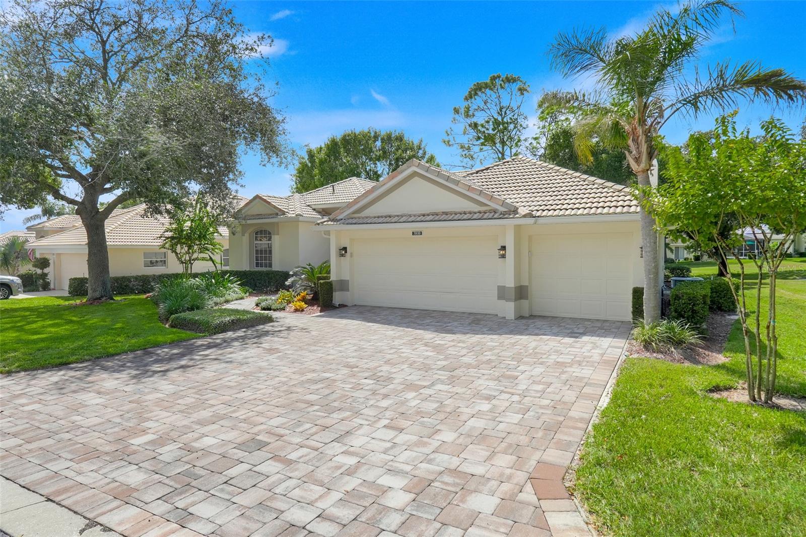 3810 Scarborough Court Property Photo 3