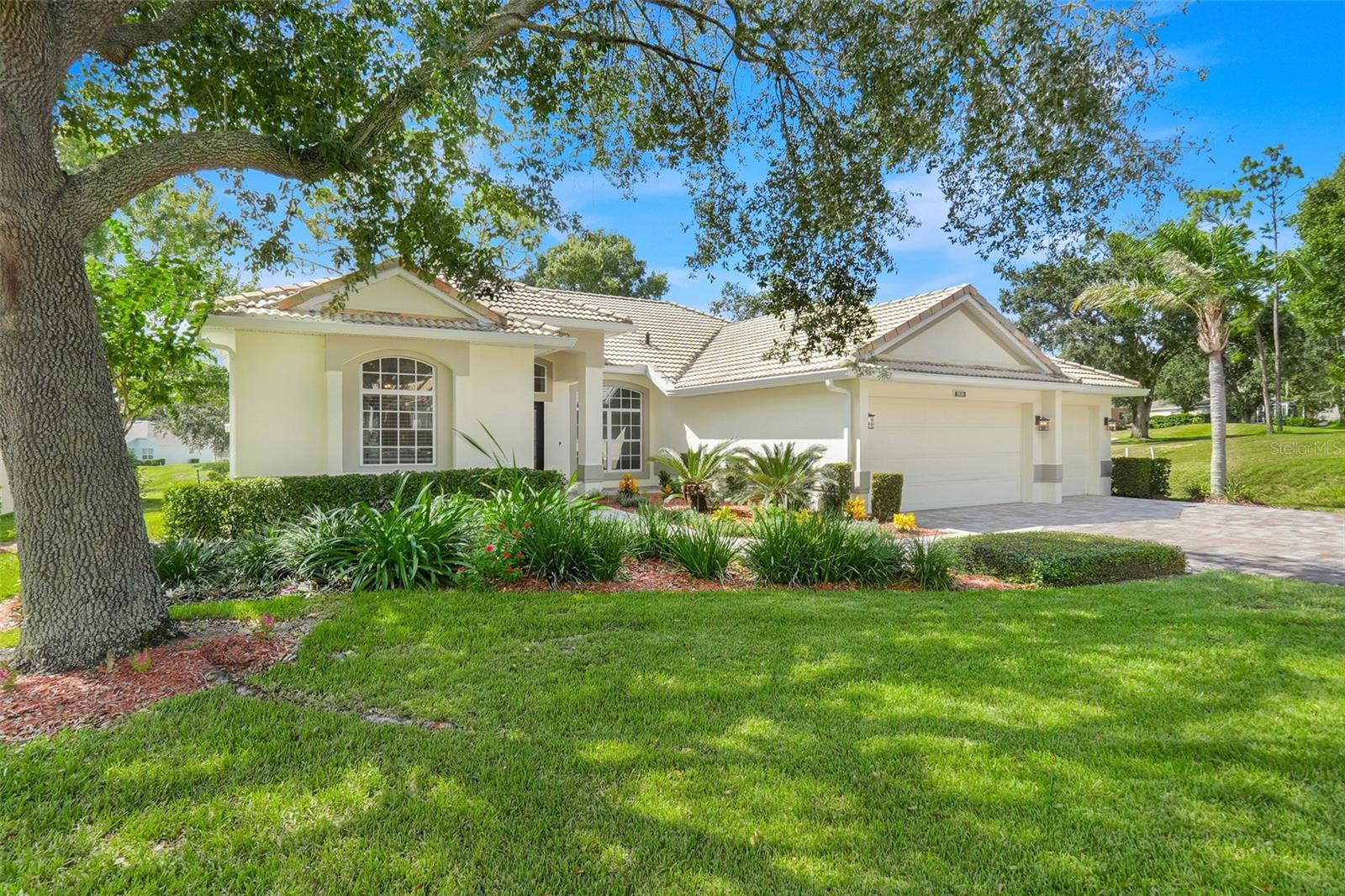 3810 Scarborough Court Property Photo 4