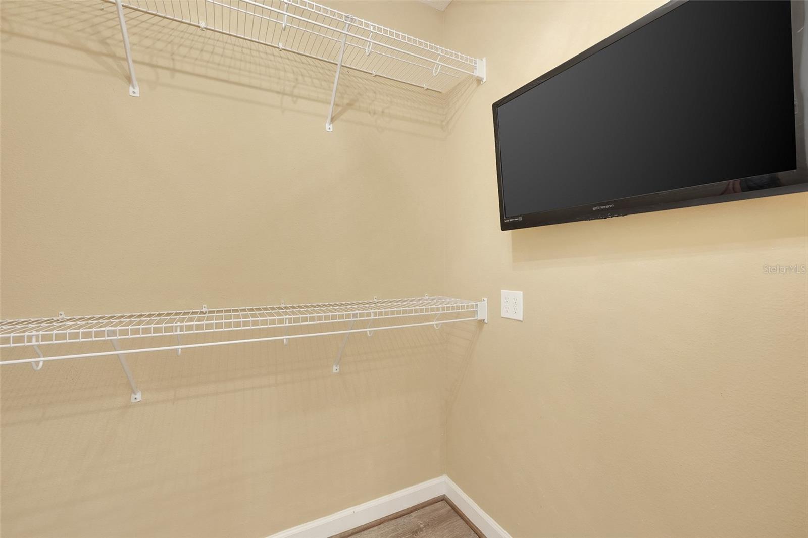 3810 Scarborough Court Property Photo 29