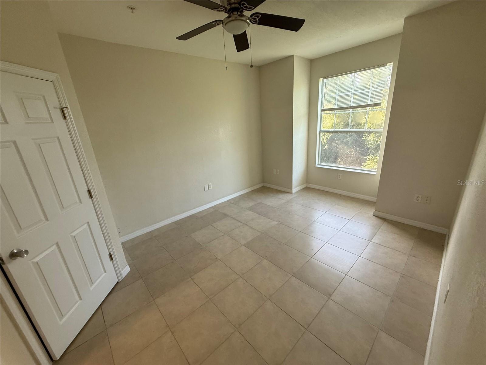 1995 Erving Cir #307 Property Photo 4