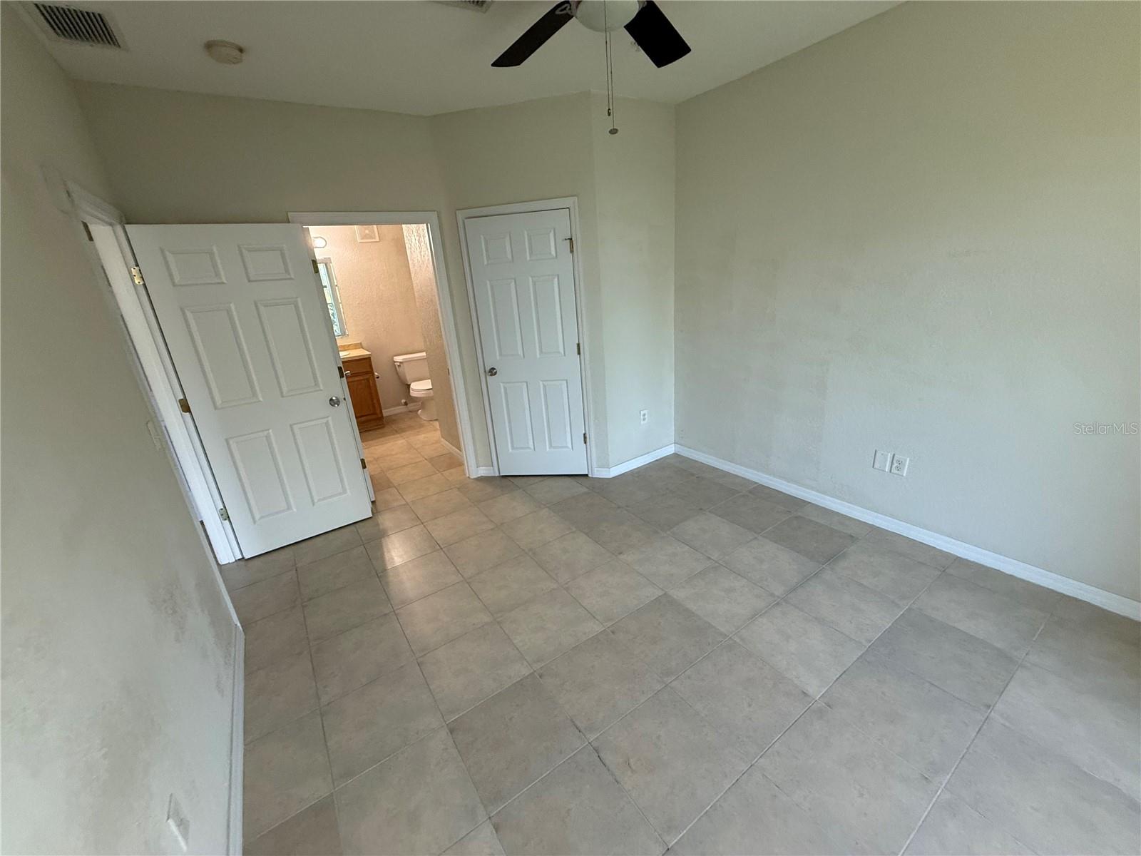 1995 Erving Cir #307 Property Photo 5