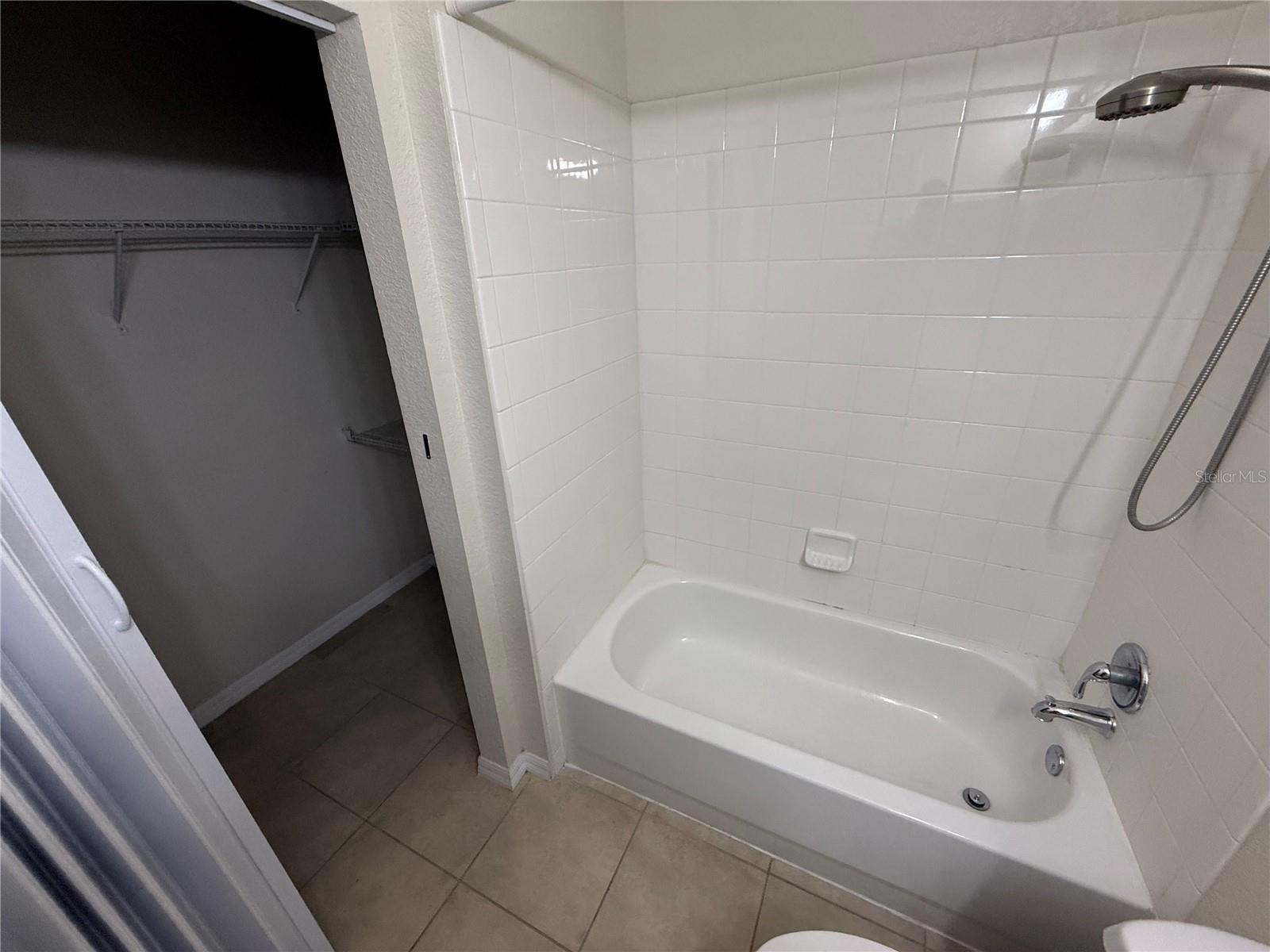 1995 Erving Cir #307 Property Photo 6