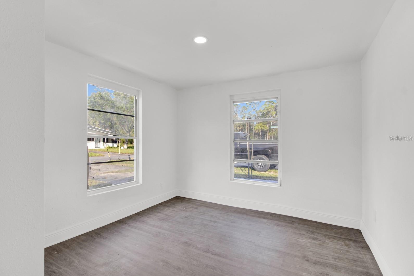 841 Vernon St Property Photo 16