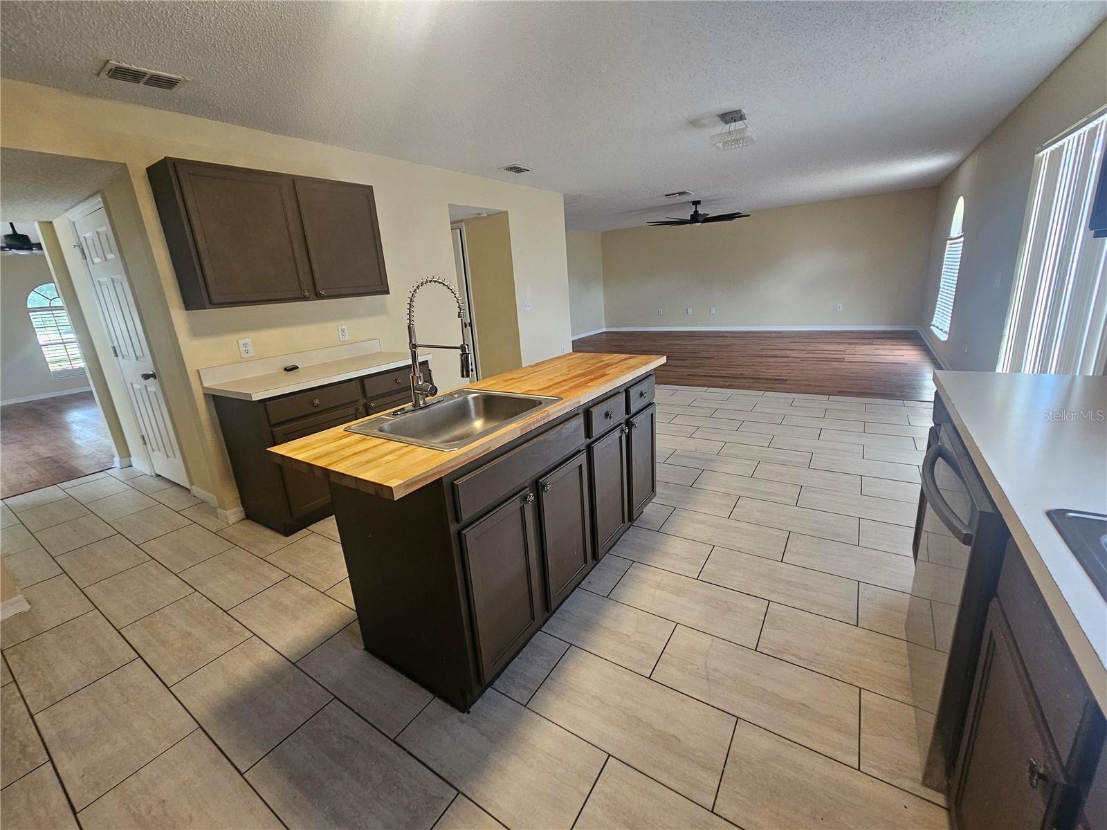 427 Samuel St Property Photo 10