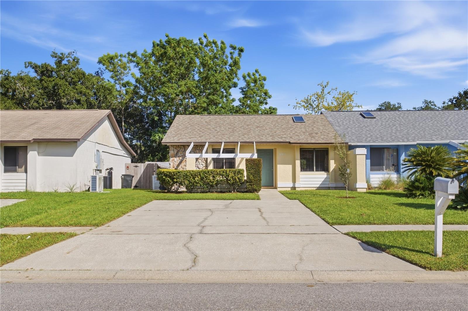 9911 Lancewood St Property Photo 3