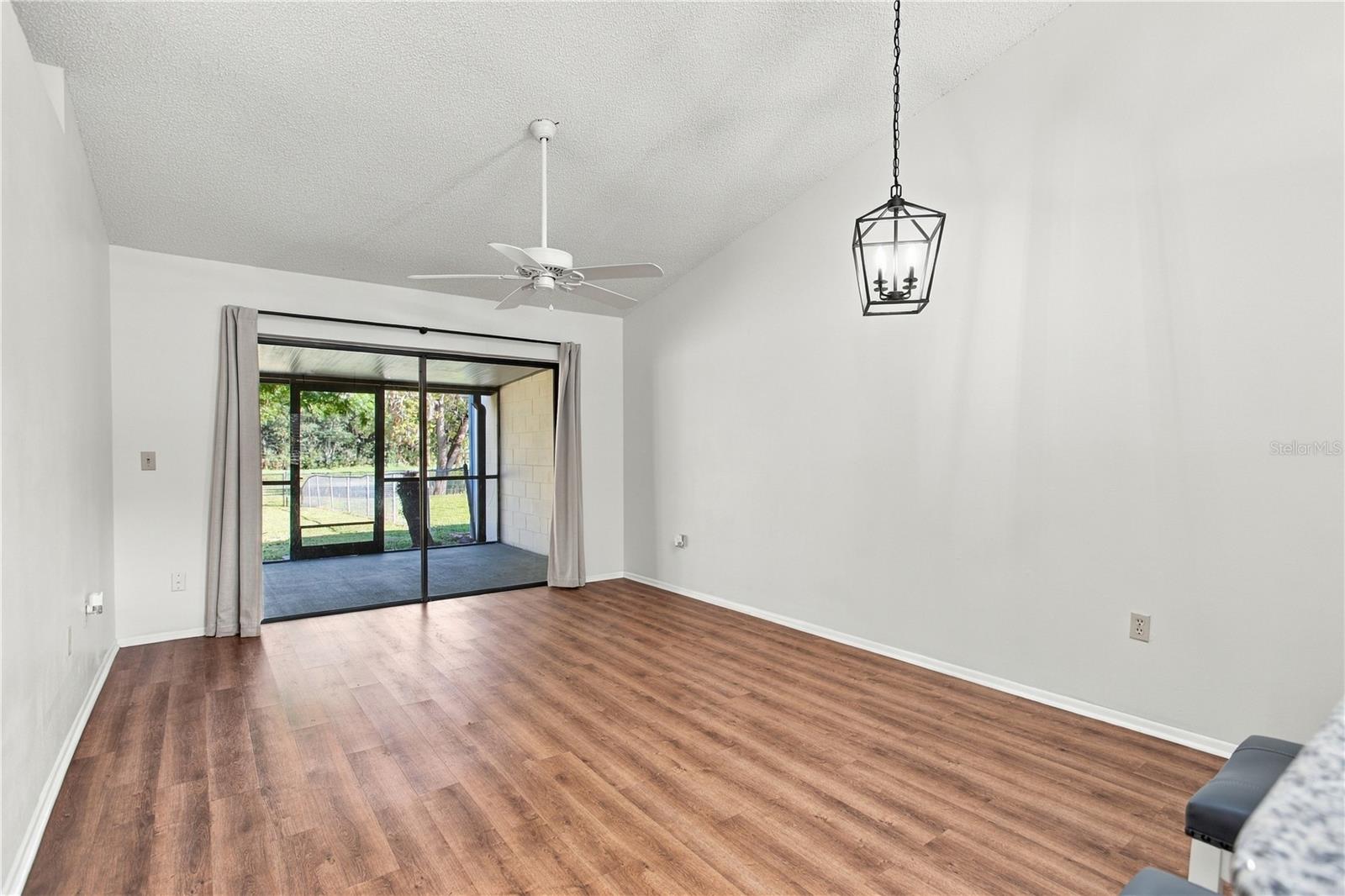 9911 Lancewood St Property Photo 10