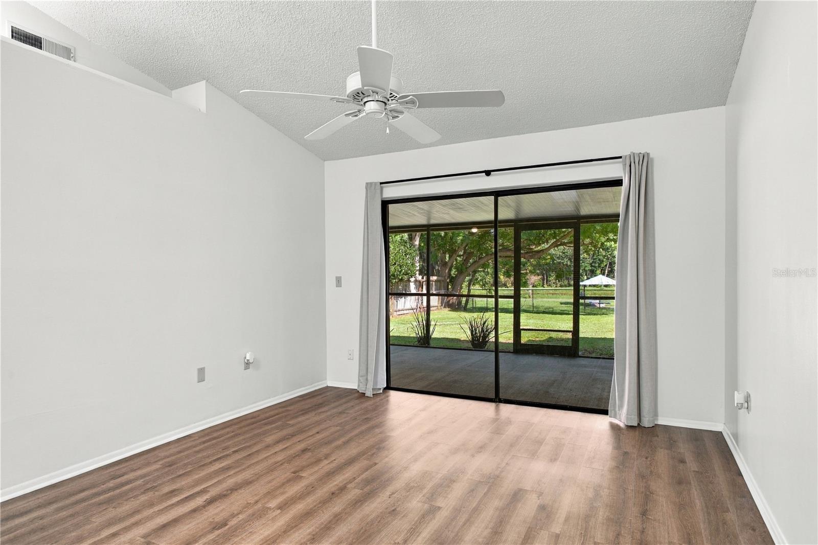 9911 Lancewood St Property Photo 11