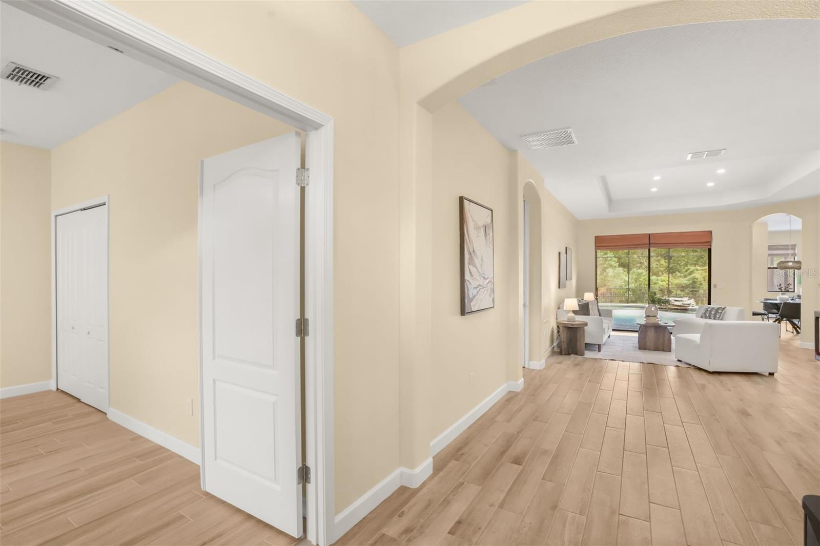 2841 Autumn Breeze Way Property Photo 4