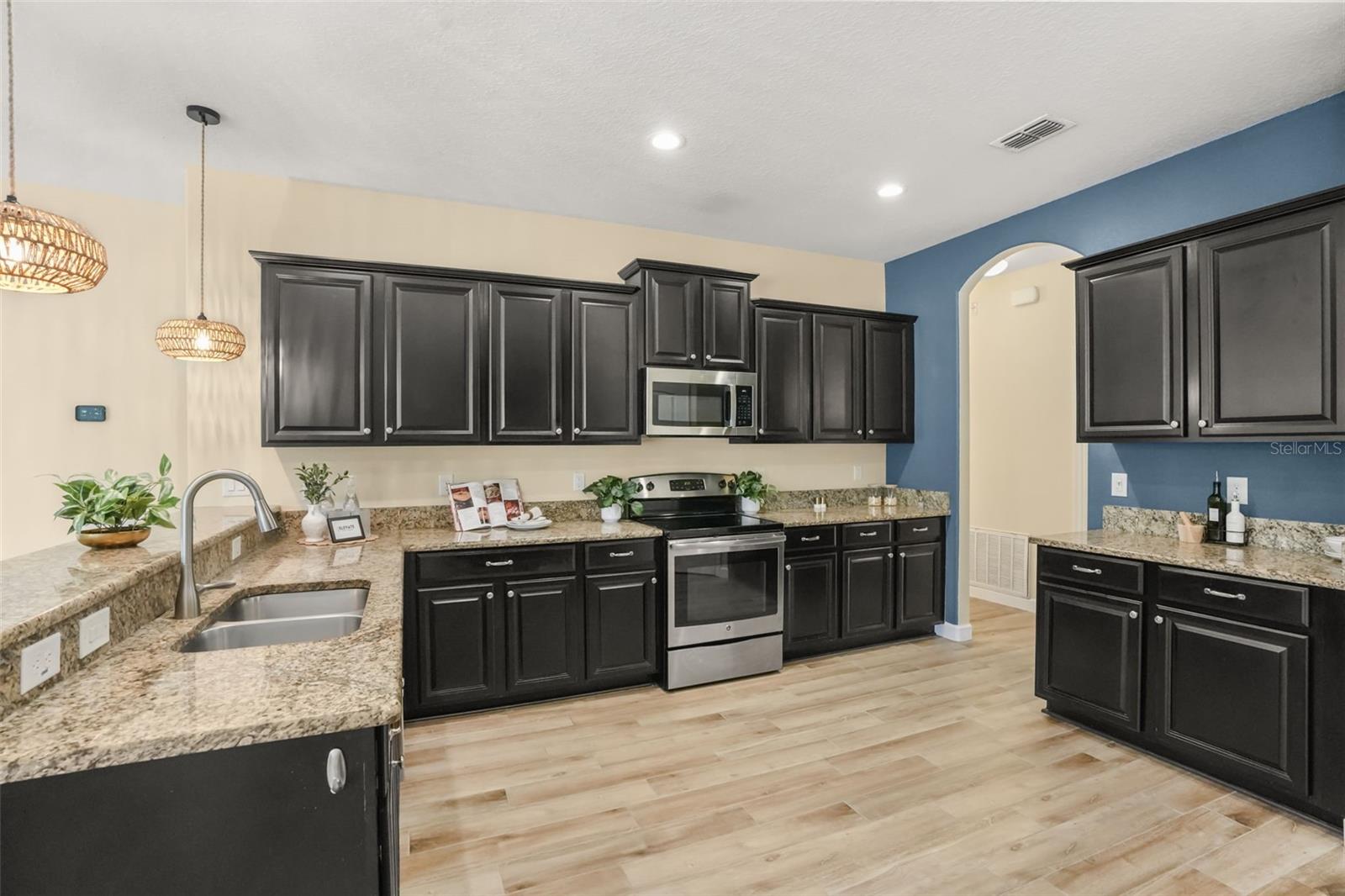 2841 Autumn Breeze Way Property Photo 12