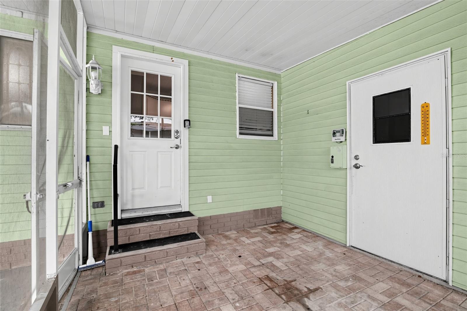 1537 E Schwartz Blvd Property Photo 7