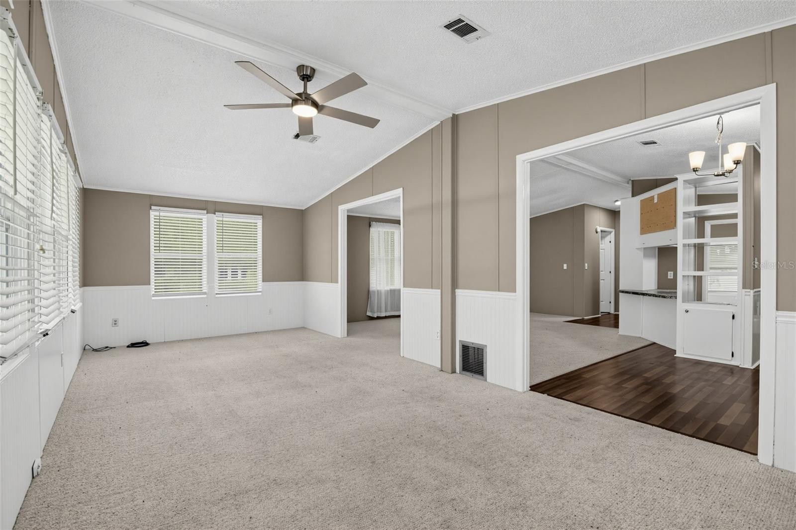 1537 E Schwartz Blvd Property Photo 9
