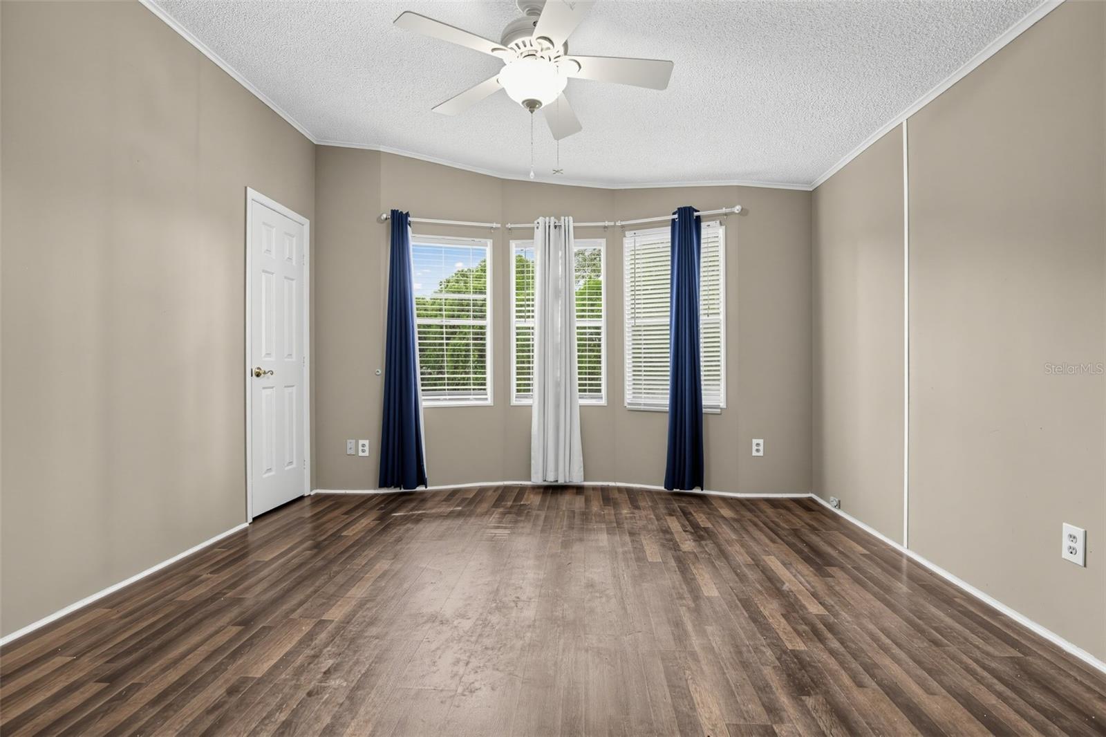 1537 E Schwartz Blvd Property Photo 18