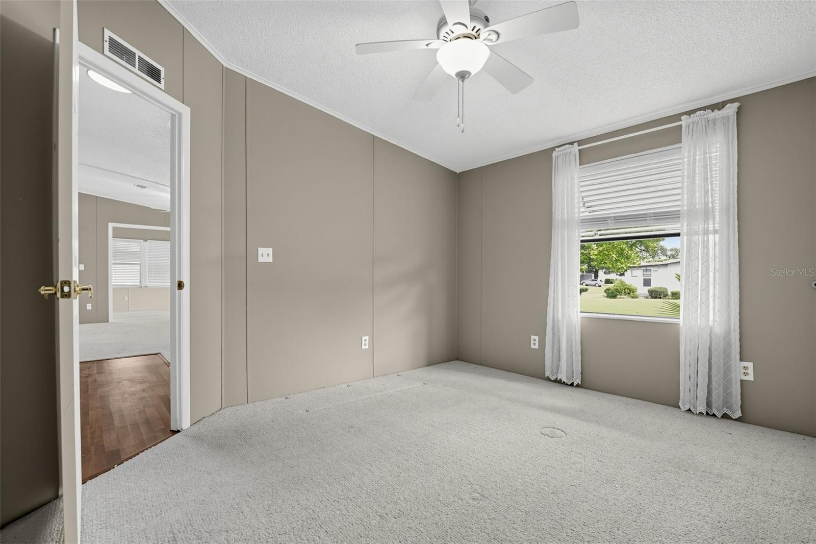 1537 E Schwartz Blvd Property Photo 23