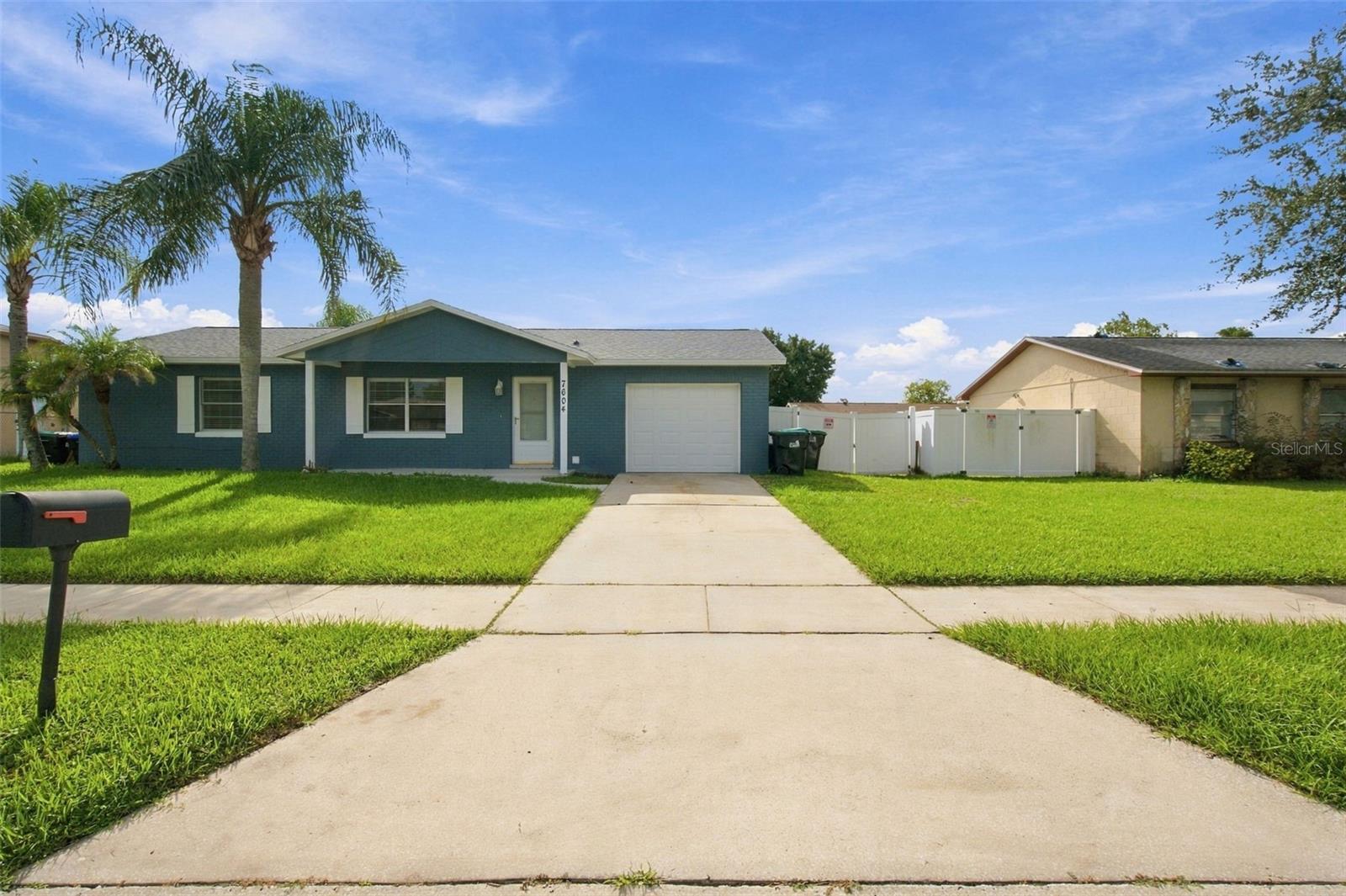 7604 Autumn Pines Dr Property Photo 3