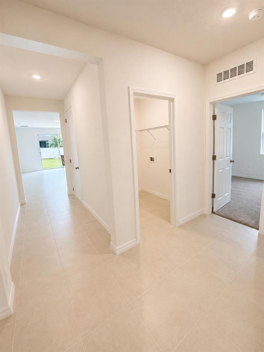 429 Marion Loop Property Photo 8
