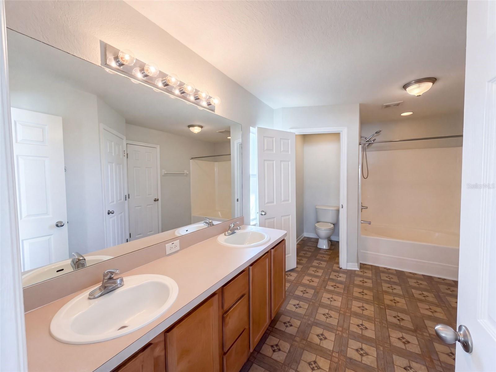 6041 Parnell Ave Property Photo 10