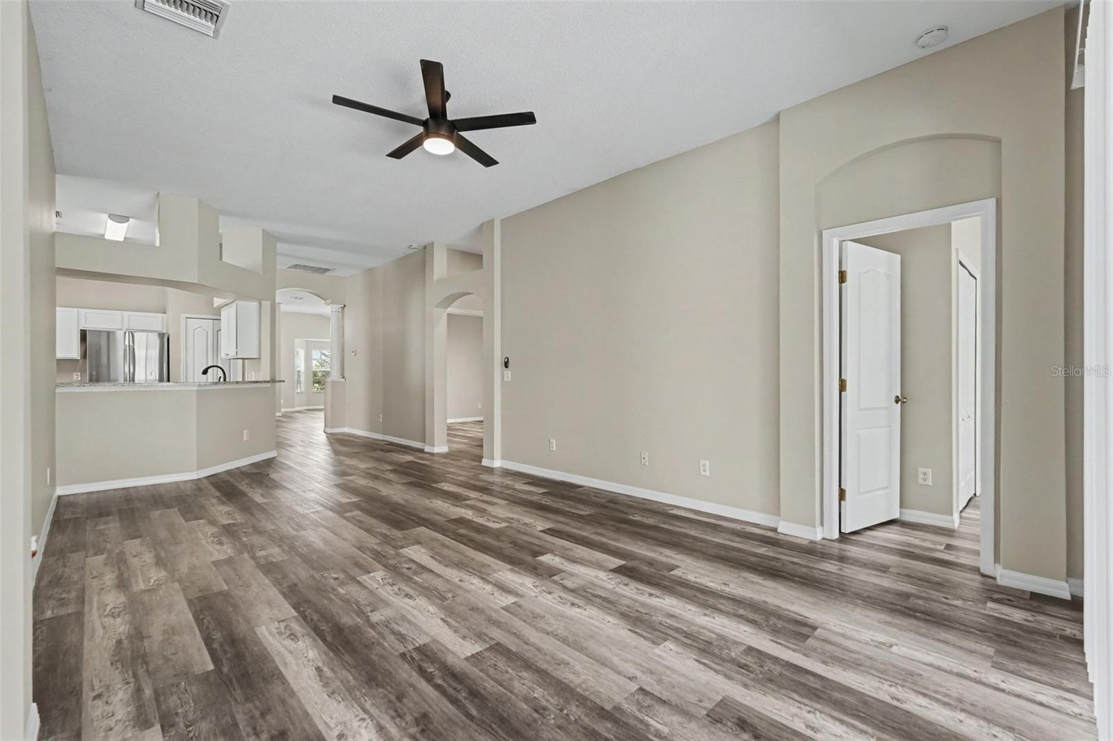 4204 Morning Breeze Ct Property Photo 3