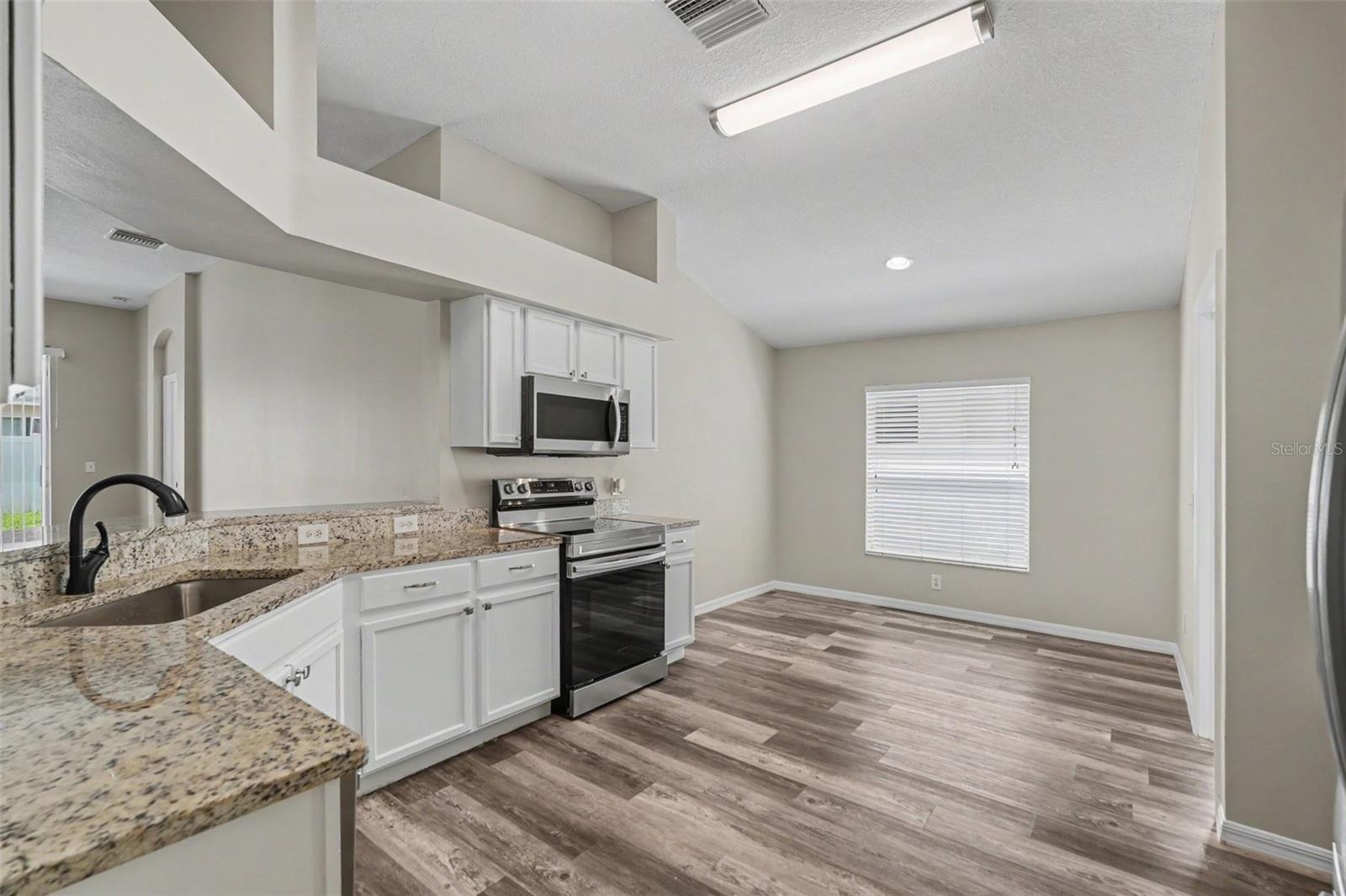 4204 Morning Breeze Ct Property Photo 4
