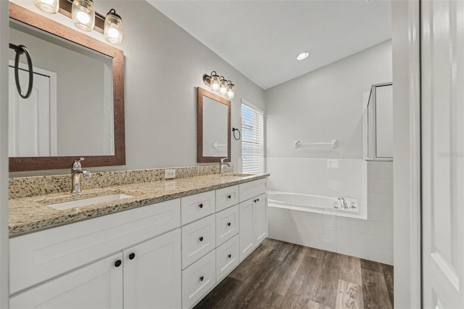 4204 Morning Breeze Ct Property Photo 13