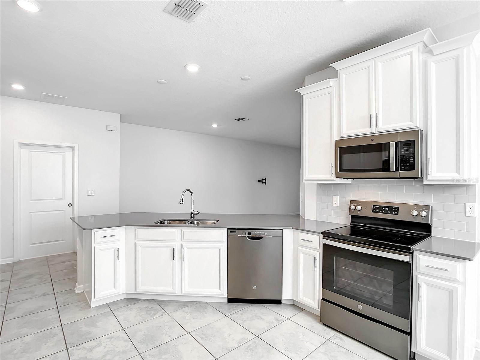 1851 Dumbleton Pl Property Photo 3