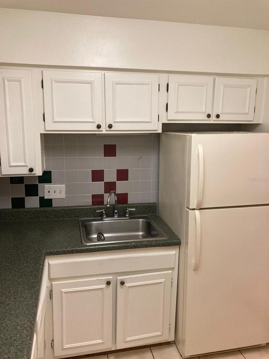 300 Cherokee Ct #f Property Photo 8