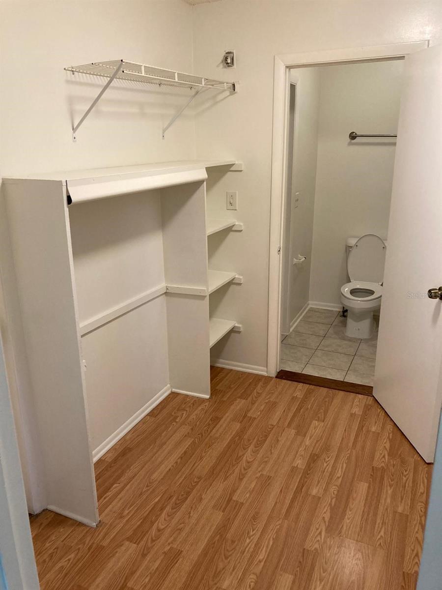 300 Cherokee Ct #f Property Photo 13